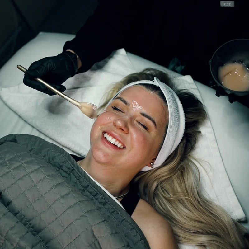 happy and relaxed patient receiving CO2Lift Mask